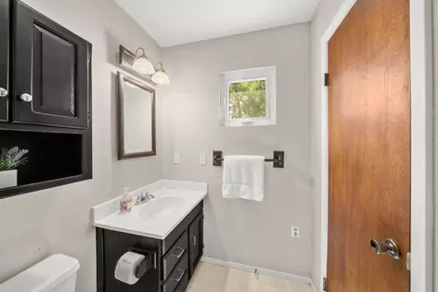 Bath - 330 Gregory Way, Colfax, CA 95713 photo 5 of 6