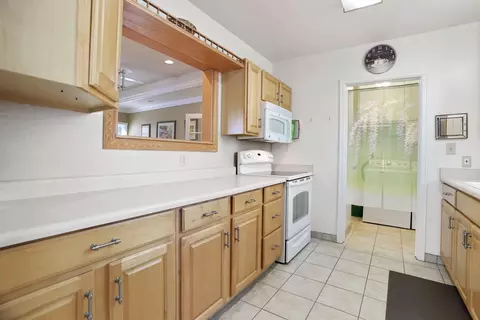 Kitchen - 517 Daisy Ave, Lodi, CA 95240 photo 1 of 7