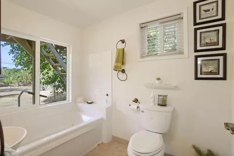 Bath - 517 Daisy Ave, Lodi, CA 95240 photo 4 of 7