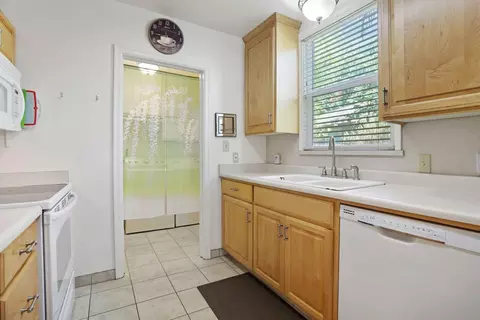 Kitchen - 517 Daisy Ave, Lodi, CA 95240 photo 3 of 7
