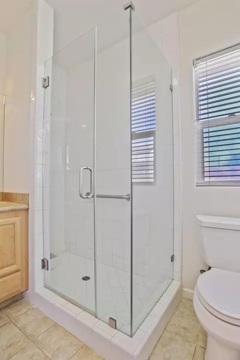 Bath - 517 Daisy Ave, Lodi, CA 95240 photo 7 of 7