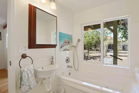 Bath - 517 Daisy Ave, Lodi, CA 95240 photo 5 of 7