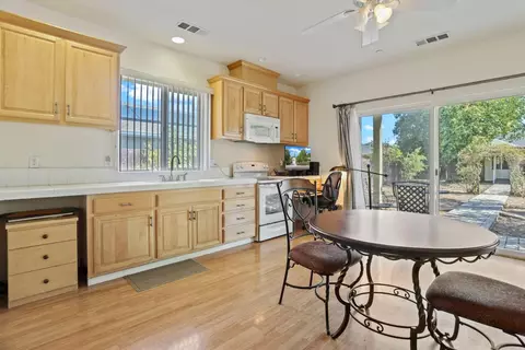 Kitchen - 517 Daisy Ave, Lodi, CA 95240 photo 7 of 7
