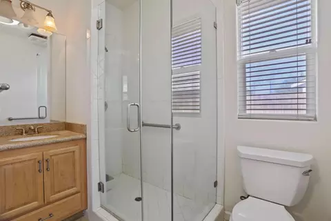 Bath - 517 Daisy Ave, Lodi, CA 95240 photo 6 of 7
