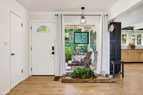 Entry Way - 10096 Elder Dr, Grass Valley, CA 95949 photo 3 of 6