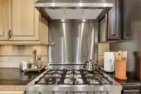 Kitchen - 10096 Elder Dr, Grass Valley, CA 95949 photo 7 of 8