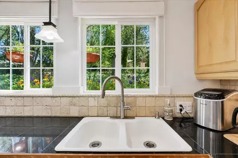 Kitchen - 10096 Elder Dr, Grass Valley, CA 95949 photo 6 of 8