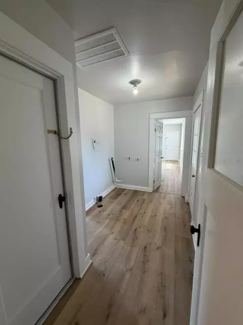Entry Way - 470 Second St, Gustine, CA 95322 photo 3 of 7