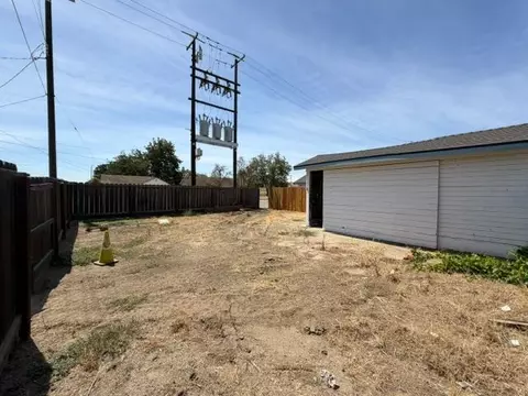 Exterior - 470 Second St, Gustine, CA 95322 photo 15 of 17