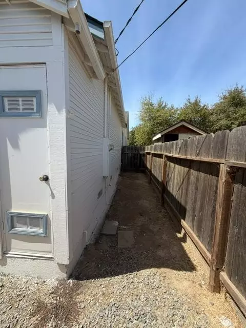 Exterior - 470 Second St, Gustine, CA 95322 photo 8 of 17