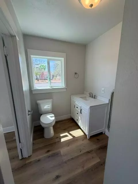 Bath - 470 Second St, Gustine, CA 95322 photo 7 of 12