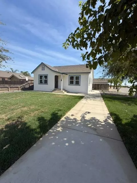 Exterior - 470 Second St, Gustine, CA 95322 photo 4 of 17