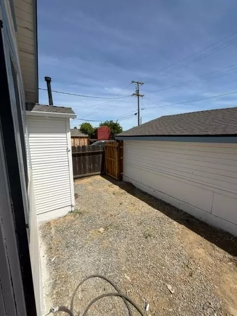 Exterior - 470 Second St, Gustine, CA 95322 photo 7 of 17