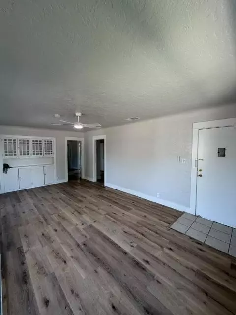 Living - 470 Second St, Gustine, CA 95322 photo 2 of 4