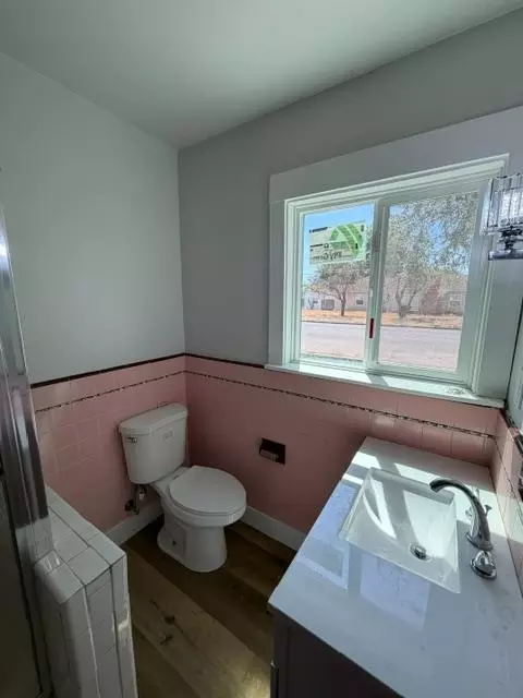 Bath - 470 Second St, Gustine, CA 95322 photo 2 of 12