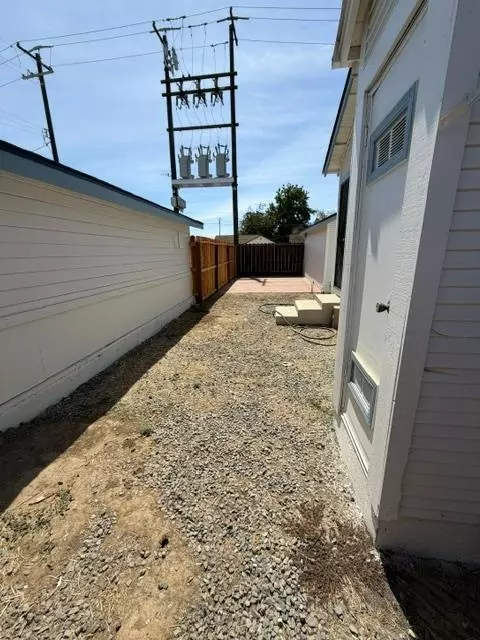 Exterior - 470 Second St, Gustine, CA 95322 photo 9 of 17