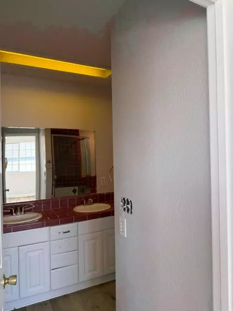 Bath - 470 Second St, Gustine, CA 95322 photo 11 of 12