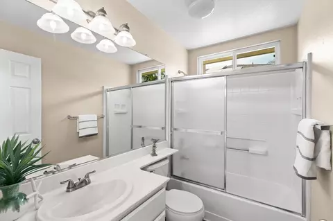 Bath - 94 Elysian Ct, Tracy, CA 95376 photo 4 of 4