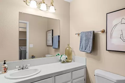 Bath - 94 Elysian Ct, Tracy, CA 95376 photo 1 of 4