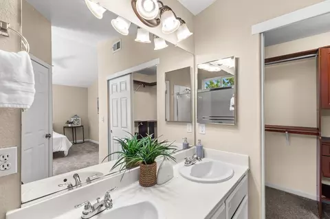 Bath - 94 Elysian Ct, Tracy, CA 95376 photo 3 of 4