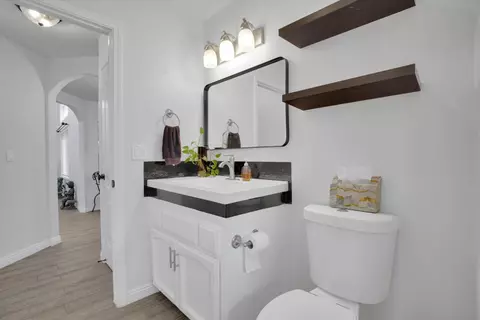 Bath - 4610 Broadmore St, Chowchilla, CA 93610 photo 1 of 5