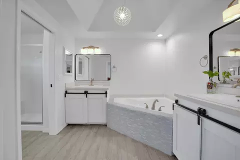 Bath - 4610 Broadmore St, Chowchilla, CA 93610 photo 2 of 5