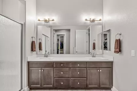 Bath - 2505 Chrysler Ave, Manteca, CA 95337 photo 3 of 4