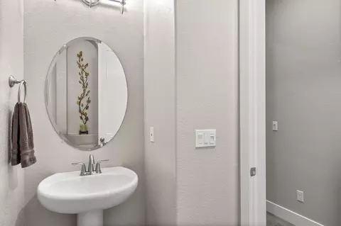 Bath - 2505 Chrysler Ave, Manteca, CA 95337 photo 1 of 4
