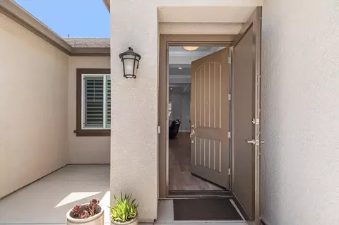 Entry Way - 2505 Chrysler Ave, Manteca, CA 95337 photo 2 of 7