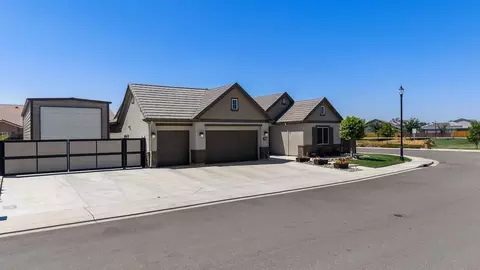 Exterior - 2505 Chrysler Ave, Manteca, CA 95337 photo 4 of 13