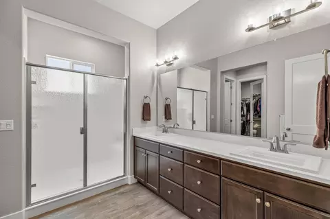 Bath - 2505 Chrysler Ave, Manteca, CA 95337 photo 2 of 4