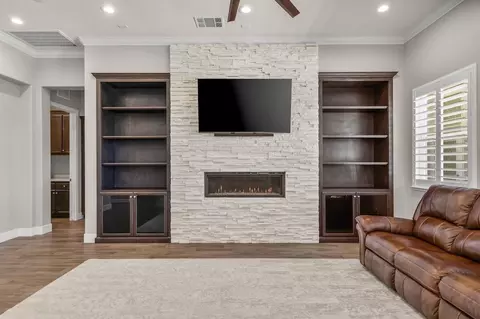 Living - 2505 Chrysler Ave, Manteca, CA 95337 photo 2 of 4