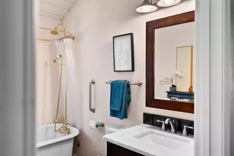 Bath - 2601 Fairway Dr, Arnold, CA 95223 photo 3 of 5