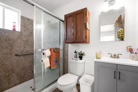 Bath - 3304 Mcgerry St, Modesto, CA 95355 photo 2 of 2