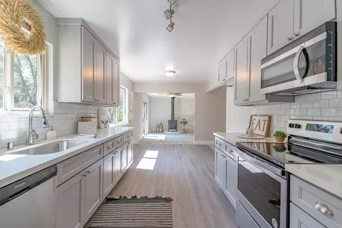 Kitchen - 6200 Green Valley Rd, Placerville, CA 95667 photo 3 of 5
