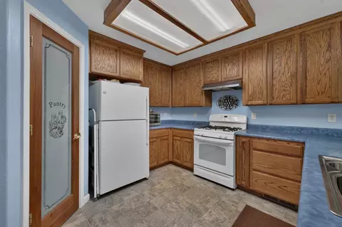 Kitchen - 17089 Whispering Pines Way, Challenge, CA 95925 photo 3 of 4