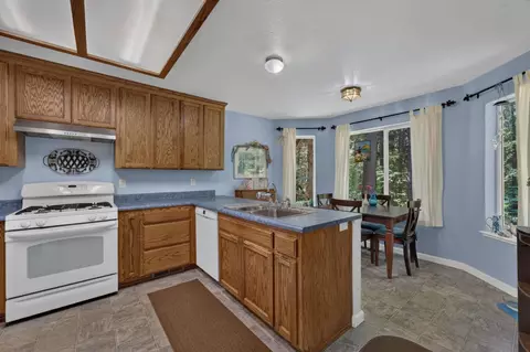 Kitchen - 17089 Whispering Pines Way, Challenge, CA 95925 photo 2 of 4