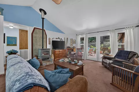 Living - 17089 Whispering Pines Way, Challenge, CA 95925 photo 3 of 5