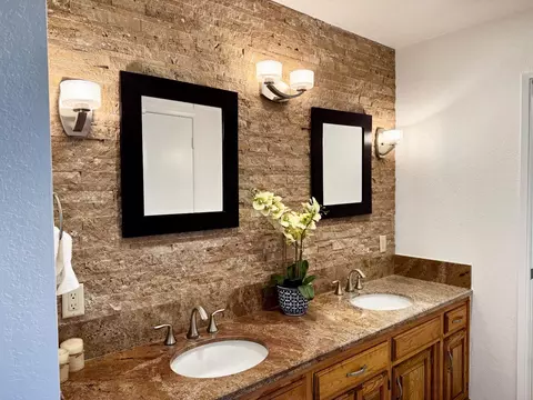 Bath - 3925 Crocus Dr, Modesto, CA 95356 photo 2 of 5