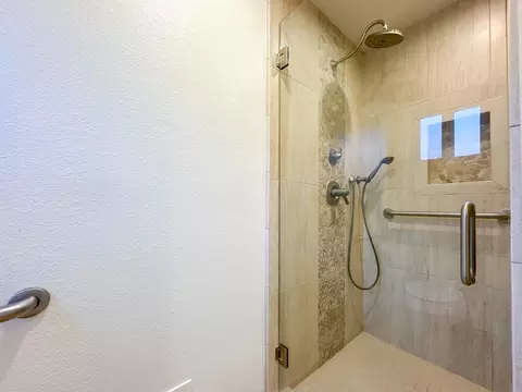 Bath - 3925 Crocus Dr, Modesto, CA 95356 photo 3 of 5