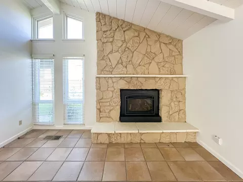 Living - 3925 Crocus Dr, Modesto, CA 95356 photo 3 of 5