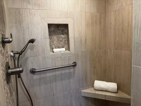 Bath - 3925 Crocus Dr, Modesto, CA 95356 photo 4 of 5