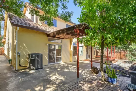 Exterior - 2942 Ponteverde Ln, Davis, CA 95618 photo 7 of 10