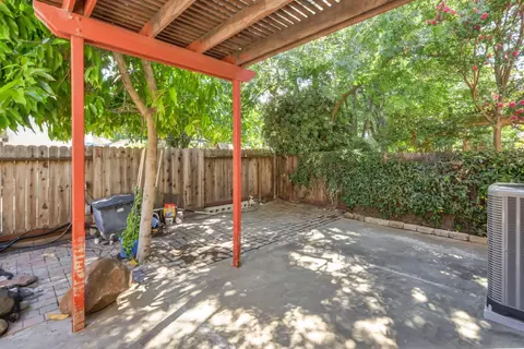 Exterior - 2942 Ponteverde Ln, Davis, CA 95618 photo 6 of 10