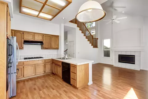 Living - 2942 Ponteverde Ln, Davis, CA 95618 photo 12 of 13