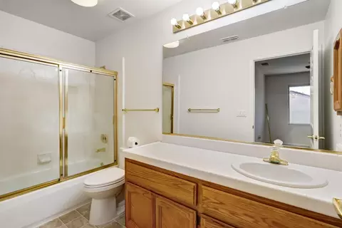 Bath - 2942 Ponteverde Ln, Davis, CA 95618 photo 4 of 5