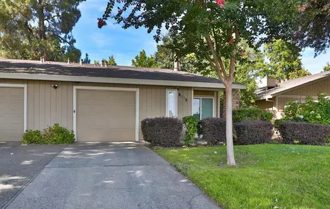 8075 La Riviera Dr, Sacramento, CA 95826