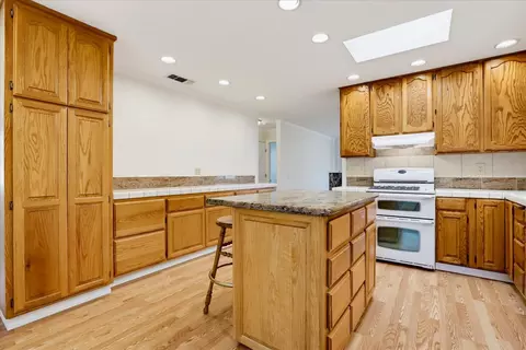 Kitchen - 12175 Thunder Rd, Grass Valley, CA 95949 photo 2 of 6