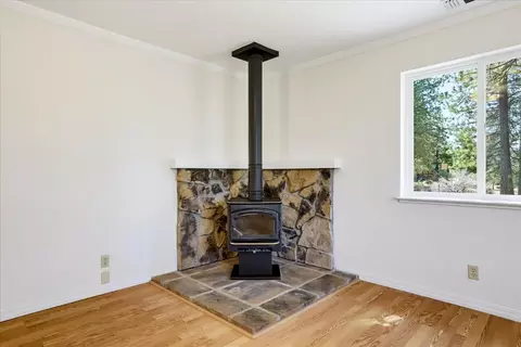 Living - 12175 Thunder Rd, Grass Valley, CA 95949 photo 3 of 5