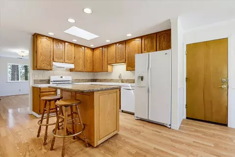 Kitchen - 12175 Thunder Rd, Grass Valley, CA 95949 photo 3 of 6